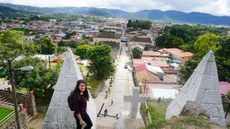 Elizabeth McSheffrey, Elizabeth McSheffrey journalist, Elizabeth Around the World, La Esperanza, Berta Cáceres, La Gruta
