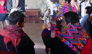Chichicastenango, Chichcastenango Market, Chichicastenango tourism, tourism Guatemala, Guatemala itinerary, travel Guatemala, Maya women, Maya people, guipils, huipils, Iglesia Santo Tomas