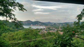 El Tunco, El Salvador, Papaya Lodge, travel El Salvador, El Salvador itinerary, Elizabeth Around the World, Elizabeth McSheffrey, hitchhiking in El Salvador,